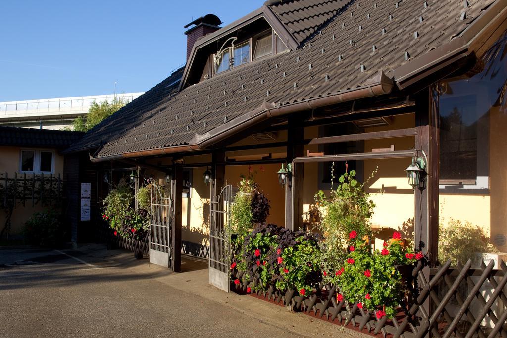 Crni Baron Pension Black Baron Maribor Exterior foto